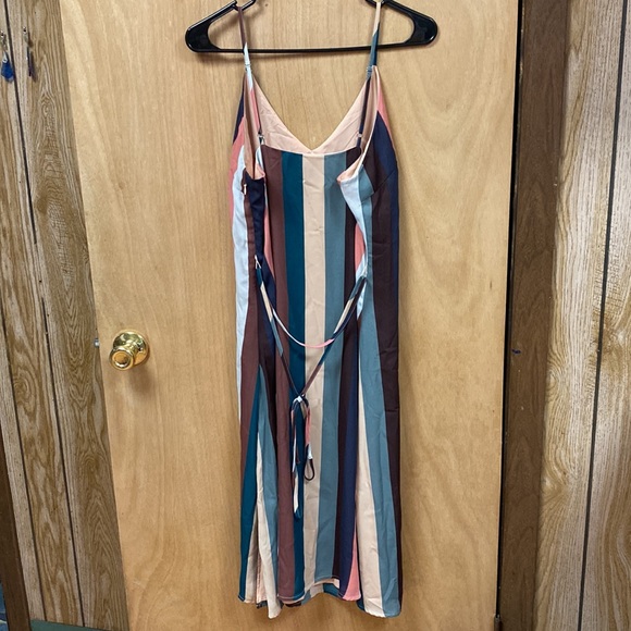 Lulus dress size medium. - Picture 3 of 4